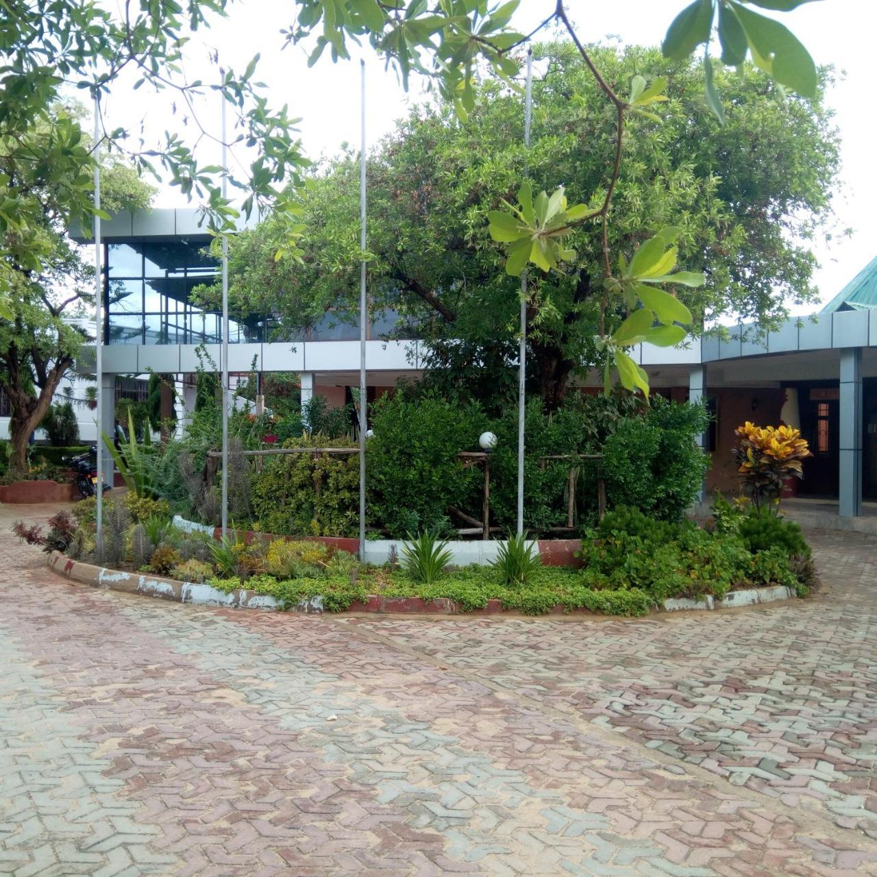Royal Village Hotel Dodoma Extérieur photo